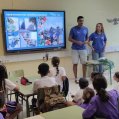 Universitarios del centro explican las Ciencias del Mar a los niños de Canarias. Imagen: redes sociales.