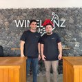Marcos López y Óscar Maril en su tienda física de Uga.