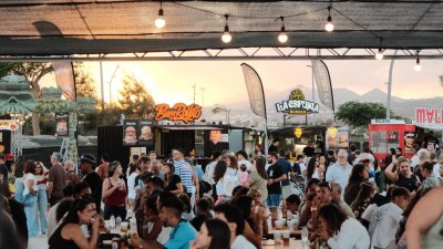 Imagen de asistencia de la I edición de Burger Fest Canarias que concentró a 15000 personas en Playa Honda