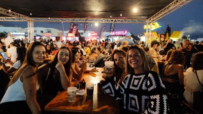 Un gran ambiente en la I edición de la Burger Fest Canarias en Playa Honda