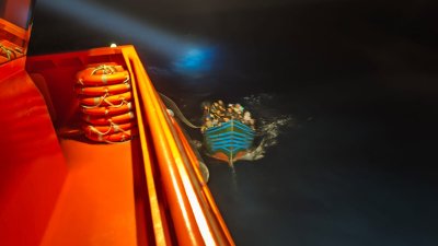Rescate de una embarcación en la noche de este 24 de septiembre en Lanzarote. Foto: Salvamento Marítimo.