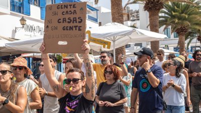 Movilización por una vivienda digna en Lanzarote. Foto: Andrea Domínguez.