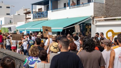 Movilización por una vivienda digna en Lanzarote. Foto: Andrea Domínguez.