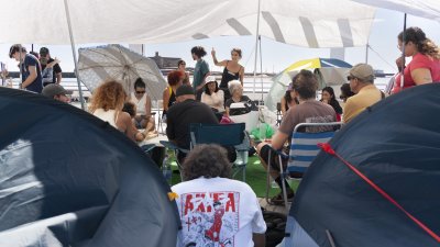 Acampados por la vivienda en Arrecife. Foto: Juan Mateos