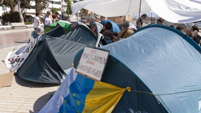 Acampados por la vivienda en Arrecife. Foto: Juan Mateos