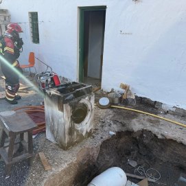 Incendio de una lavadora en una vivienda en Playa Quemada.