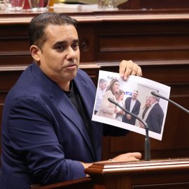 Yoné Caraballo interviene en el pleno del Parlamento de Canarias