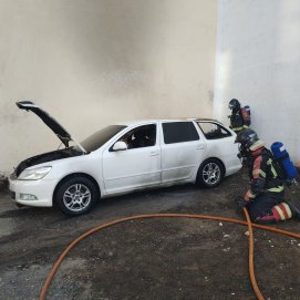 Incendio de un coche abandonado en Arrecife