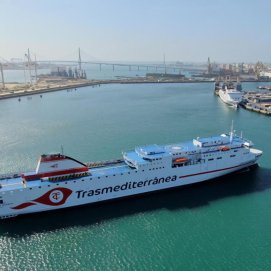 Buque Ciudad de Valencia que une actualmente Lanzarote con Cádiz