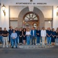 Momento del minuto de silencio junto al Ayuntamiento de Arrecife, presidido por el alcalde Yonathan de León, en solidaridad con las víctimas de los trenes