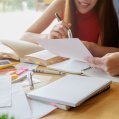Imagen de unos alumnos estudiando