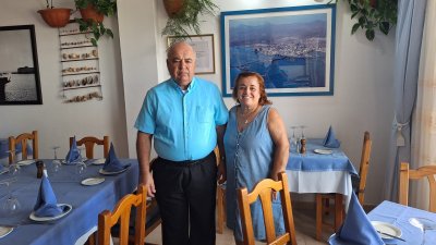 Domingo Medina y Queta Martín en su restaurante.