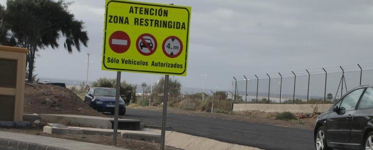 zona restringida aeropuerto barrera
