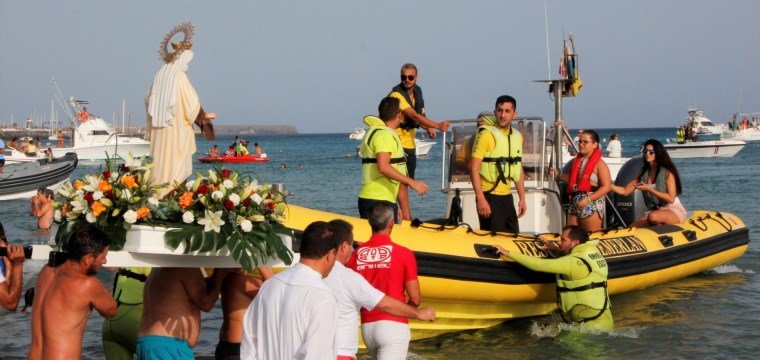 Procesion mar Playa Blanca