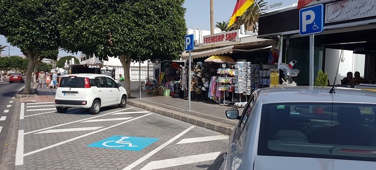 aparcamientos discapacitados puerto del carmen