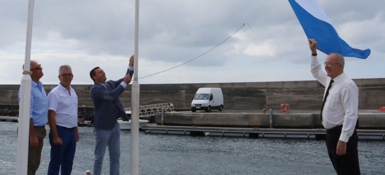 bandera azul puerto calero 2