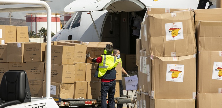 10.04.20. CORONAVIRUS PANDEMIA. Arrival at the Gran Canaria airport of a plane from China, with sanitary material for the health and social health centers of the Archipelago . Photo EFE/Quique Curbelo