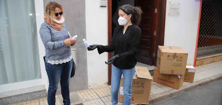 Delivery of masks to merchants (2)