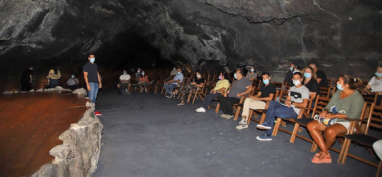 presentacion de Insolita Cueva de los Verdes (2)